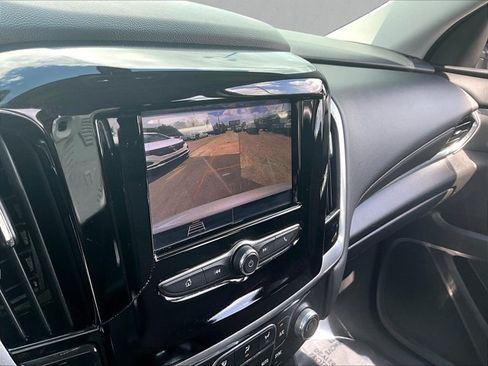 Used 2021 Chevrolet Traverse LS FWD image 23