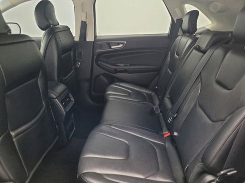 Used 2019 Ford Edge Titanium image 18