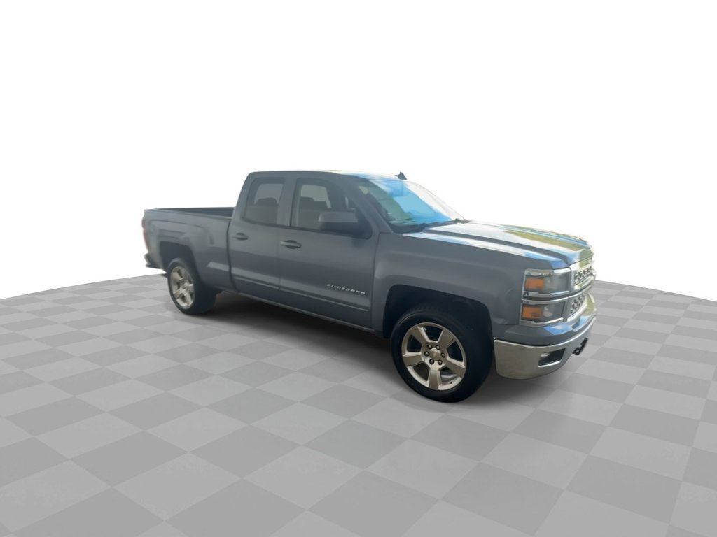 Used 2015 Chevrolet Silverado 1500 LT w/ LT Convenience Package AWD/4WD image 2
