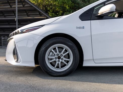 Used 2021 Toyota Prius Prime LE FWD image 13