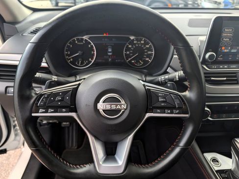 Used 2025 Nissan Altima 2.5 SR FWD image 14