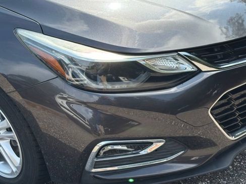 Used 2017 Chevrolet Cruze LT w/ Sun And Sound Package FWD image 9