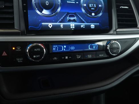 Used 2014 Toyota Highlander Limited image 26