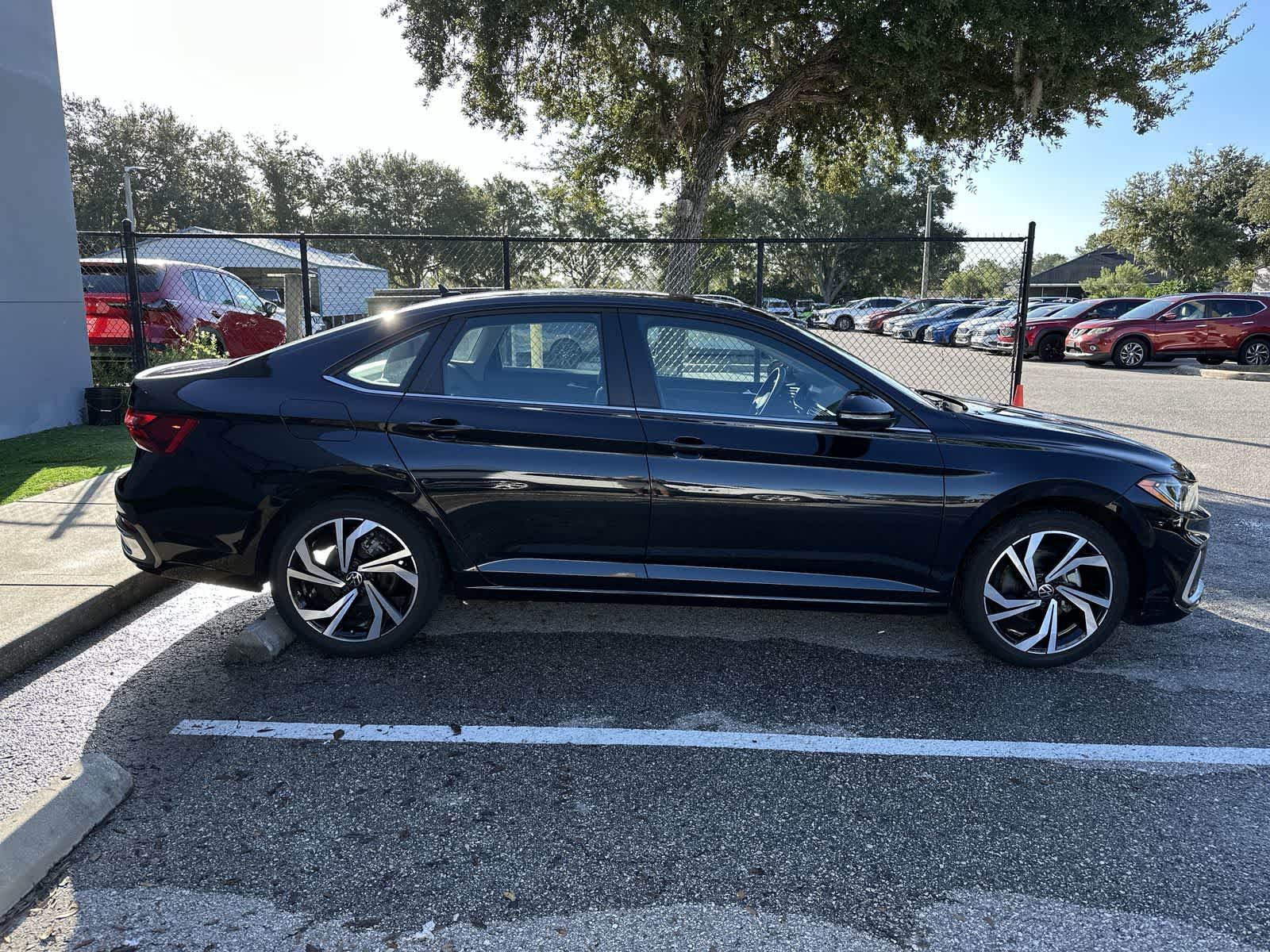 Used 2025 Volkswagen Jetta SEL FWD image 10