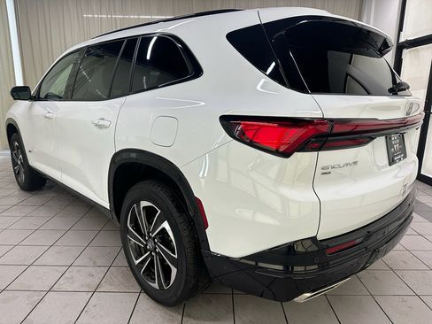 Certified 2025 Buick Enclave Sport Touring image 9