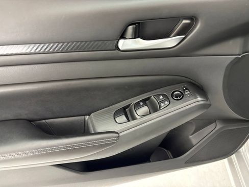 Used 2024 Nissan Altima 2.5 SV FWD image 23