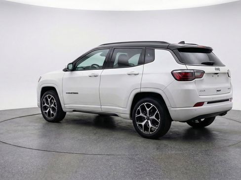 Used 2025 Jeep Compass Limited AWD/4WD image 6
