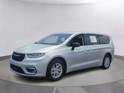 Used 2024 Chrysler Pacifica Touring-L FWD image 1