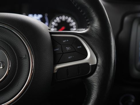 Used 2018 Jeep Renegade Latitude w/ Cold Weather Group AWD/4WD image 27