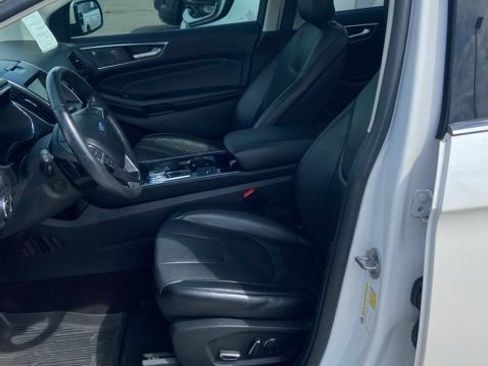 Used 2019 Ford Edge Titanium w/ Cold Weather Package AWD/4WD image 5