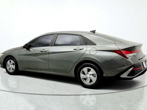 Used 2024 Hyundai Elantra SE FWD image 7