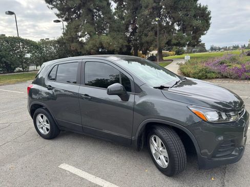 Used 2020 Chevrolet Trax LS w/ Tint and Cruise Package FWD image 3