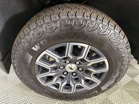 Used 2026 Chevrolet Colorado Z71 w/ Technology Package image 13