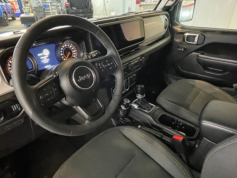 Used 2025 Jeep Wrangler Unlimited Sport AWD/4WD image 8