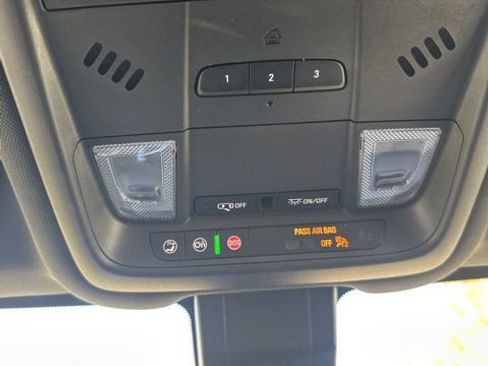 Used 2022 Chevrolet Equinox Premier AWD/4WD image 38