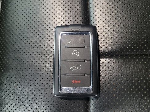 Used 2024 Jeep Grand Cherokee Limited w/ Luxury Tech Group II RWD image 32