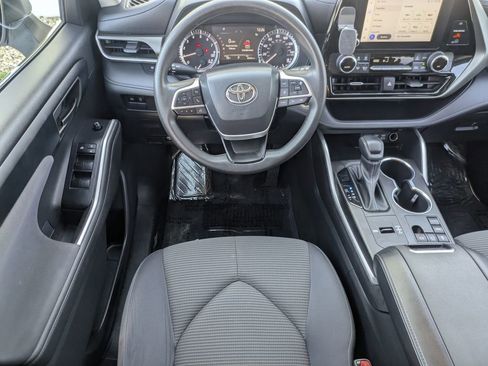 Used 2023 Toyota Highlander L image 11