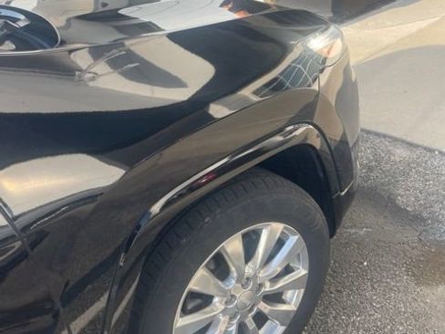 Used 2018 Jeep Cherokee Overland AWD/4WD image 9