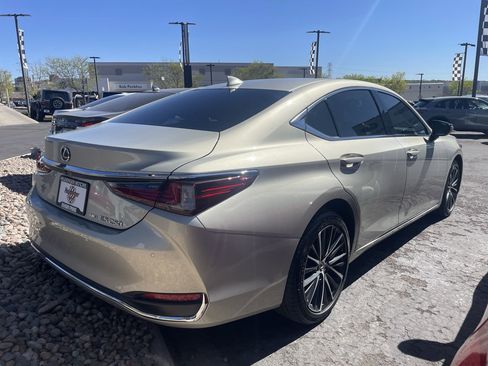 Used 2023 Lexus ES 250 w/ Premium Package image 3