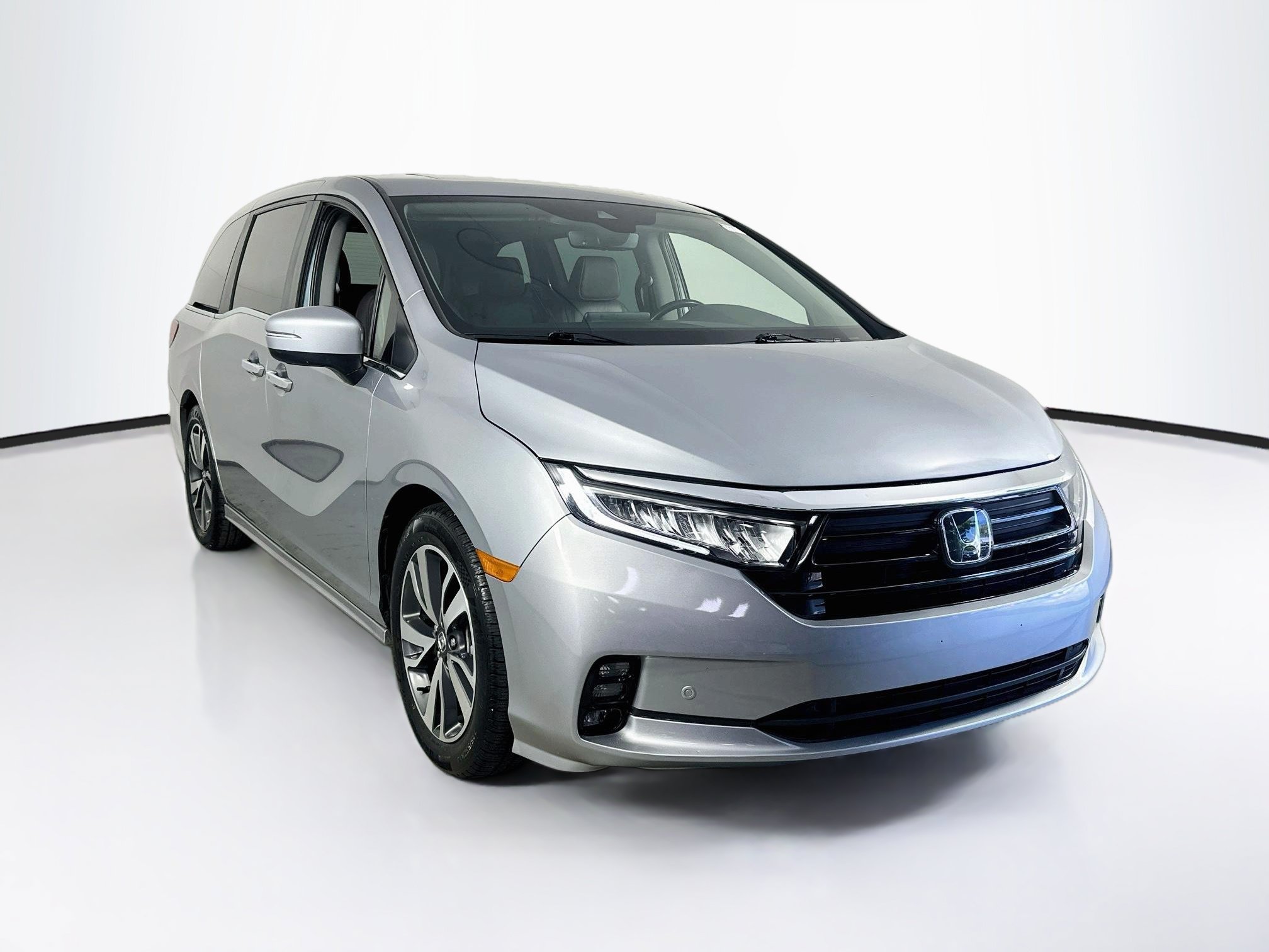 Used 2023 Honda Odyssey Touring image 3
