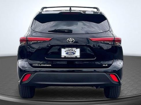 Used 2021 Toyota Highlander XLE FWD image 4