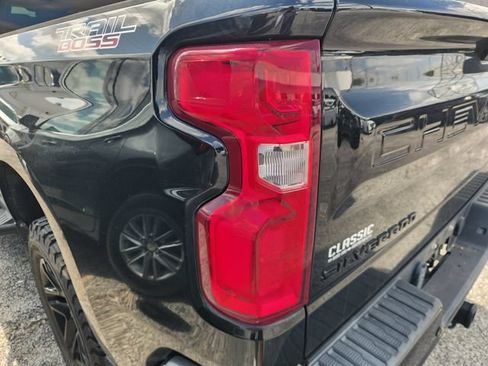 Used 2021 Chevrolet Silverado 1500 LT Trail Boss w/ Convenience Package II AWD/4WD image 7