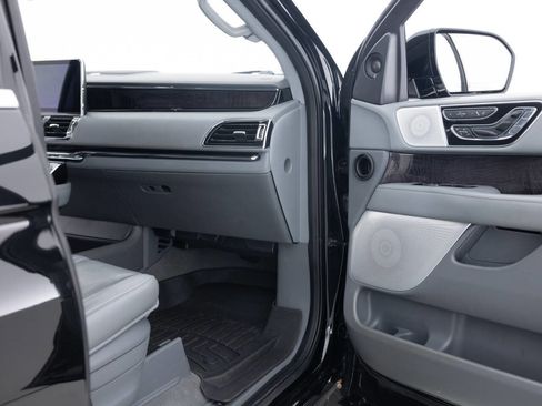 Used 2018 Lincoln Navigator Reserve w/ Technology Package image 28