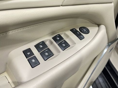 Used 2019 Cadillac Escalade Luxury image 18