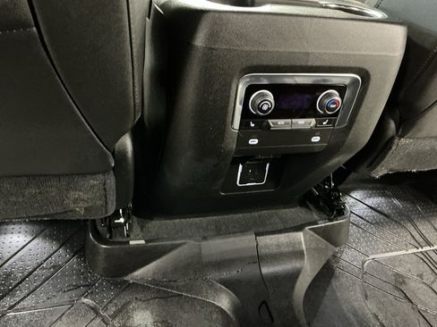 Used 2021 Chevrolet Tahoe LT w/ LT Signature Package RWD image 12