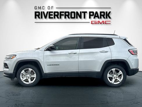Used 2024 Jeep Compass Latitude image 6