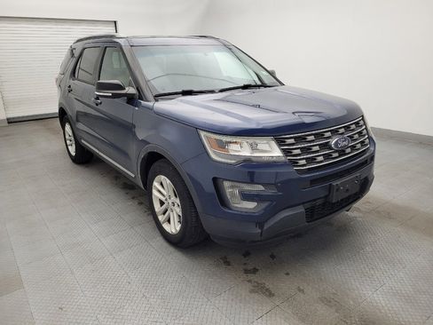Used 2017 Ford Explorer XLT image 13
