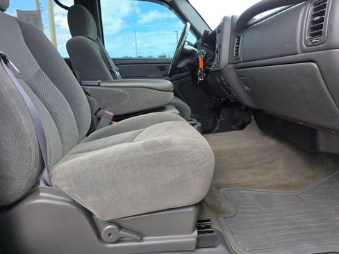 Used 2004 Chevrolet Silverado 2500 LS w/ Skid Plate Package AWD/4WD image 14