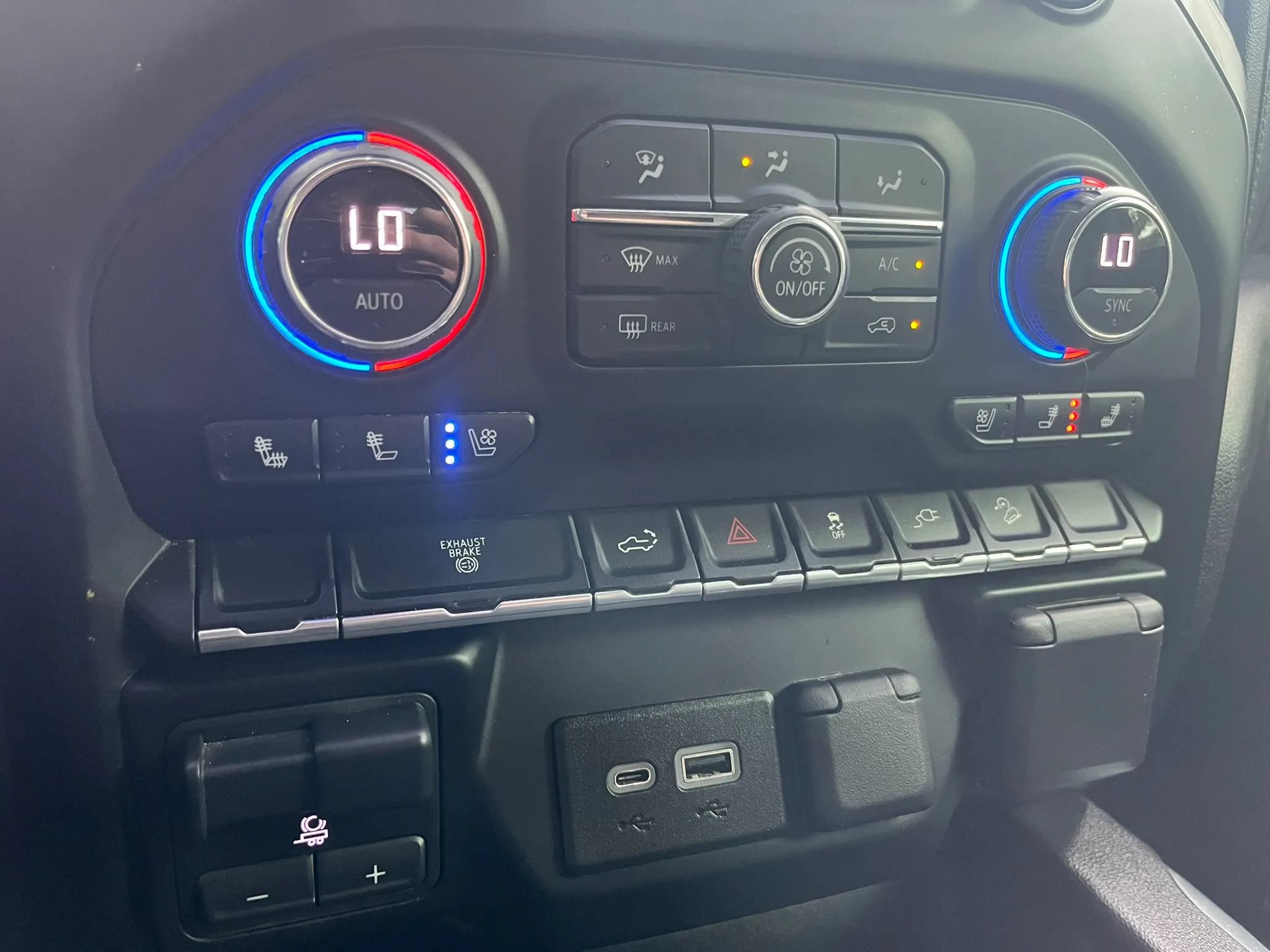 Used 2021 Chevrolet Silverado 2500 LTZ AWD/4WD image 14
