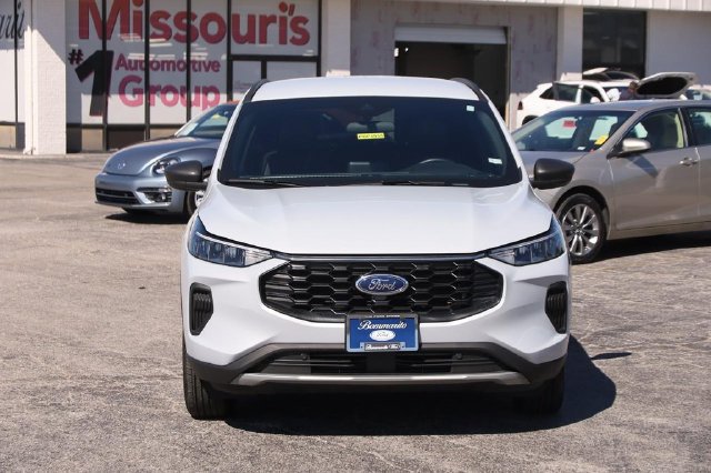 Certified 2025 Ford Escape ST-Line AWD/4WD image 4