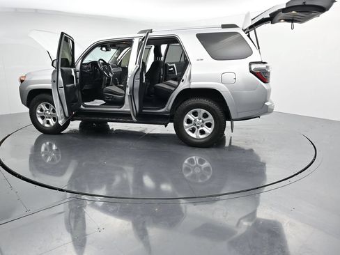 Used 2021 Toyota 4Runner SR5 AWD/4WD image 39