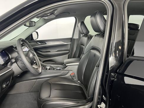 Used 2023 Jeep Grand Cherokee Limited image 21