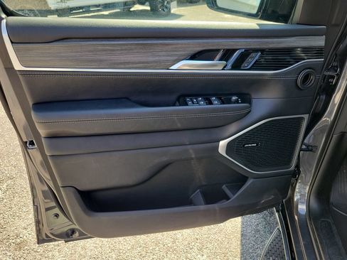 Used 2024 Jeep Wagoneer Series II RWD image 19