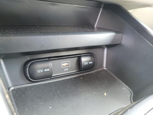 Certified 2025 Kia Soul LX w/ LX Technology Package FWD image 28
