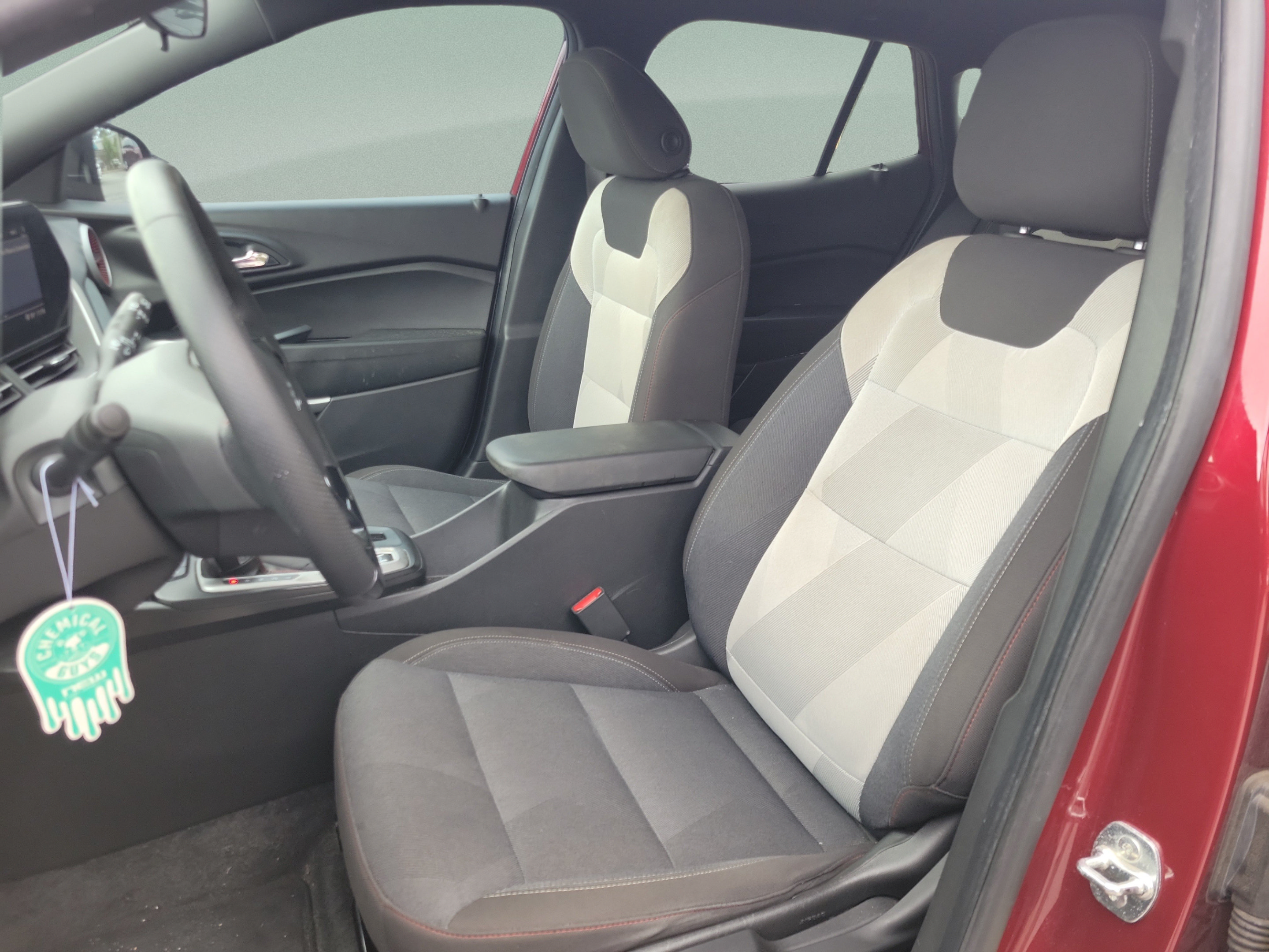 Used 2024 Chevrolet Trax RS w/ Sunroof Package FWD image 14