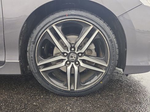 Used 2017 Honda Accord Touring image 11