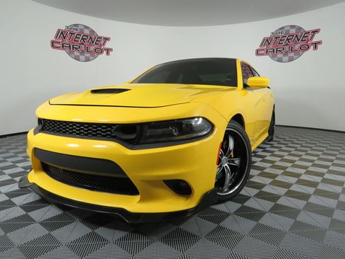 Used 2017 Dodge Charger R/T image 1