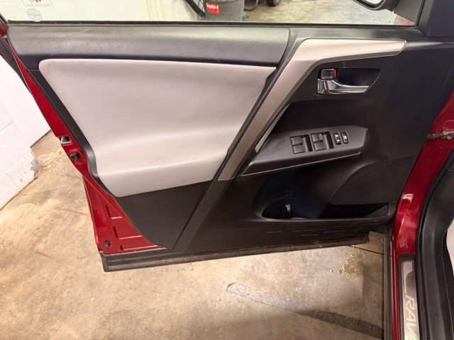 Used 2018 Toyota RAV4 XLE w/ Plus Extra Value Package FWD image 9