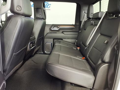 Used 2025 GMC Sierra 3500 Denali w/ Technology Package AWD/4WD image 9