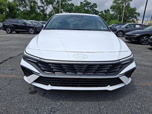 New 2025 Hyundai Elantra SEL image 2