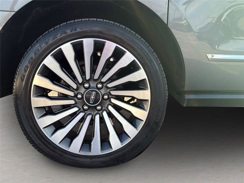 Used 2021 Lincoln Navigator L Reserve w/ Luxury Package image 40