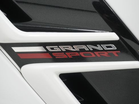 Used 2017 Chevrolet Corvette Grand Sport w/ Grand Sport Heritage Package RWD image 11