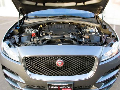 Used 2017 Jaguar F-PACE Premium image 8