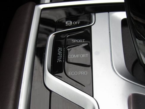 Used 2020 BMW ALPINA B7 xDrive w/ Luxury Rear Seating Package image 36