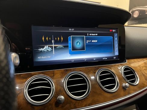 Used 2017 Mercedes-Benz E 300 image 28