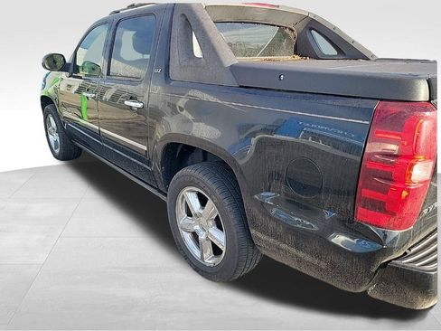 Used 2012 Chevrolet Avalanche LTZ image 2
